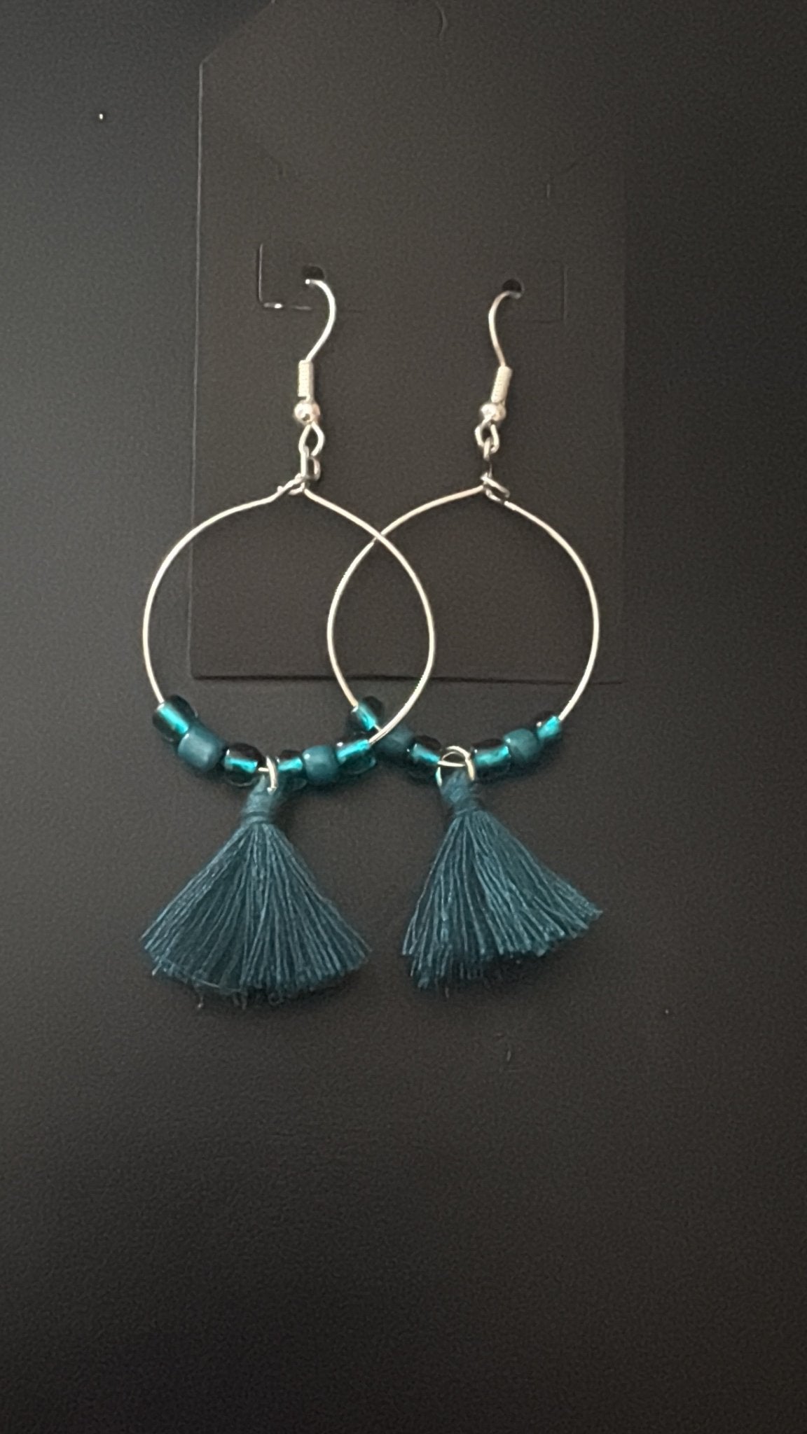 Aretes Boho Hoop con Piedritas y Borla - Mendez craft house