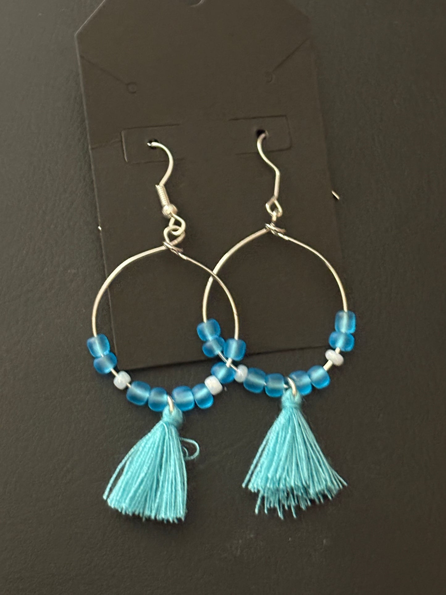 Aretes Boho Hoop con Piedritas y Borla