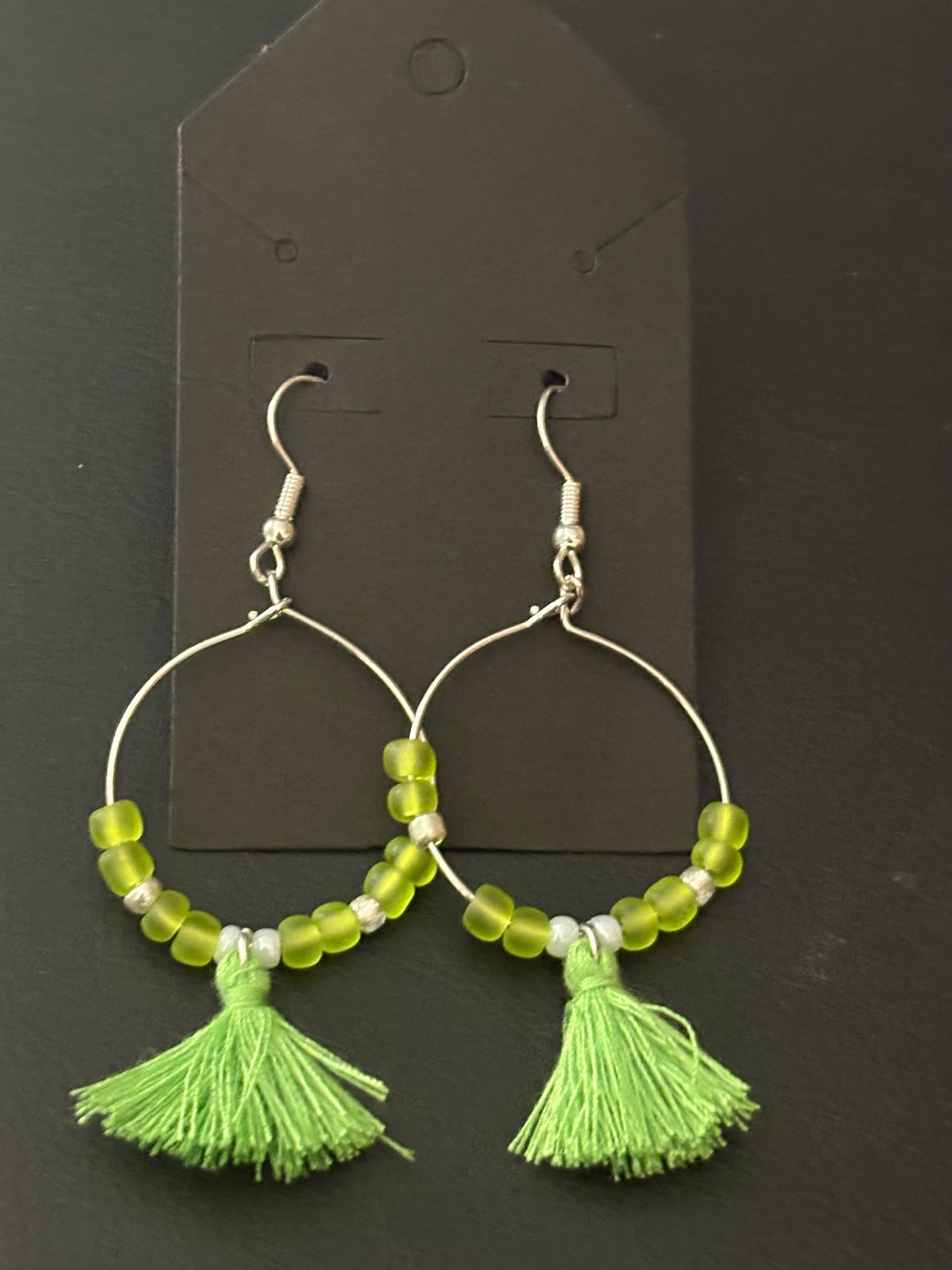 Aretes Boho Hoop con Piedritas y Borla